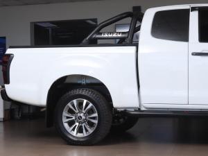 Isuzu D-Max 250 Extended cab Hi-Ride auto - Image 15