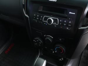 Isuzu D-Max 250 Extended cab Hi-Ride auto - Image 8