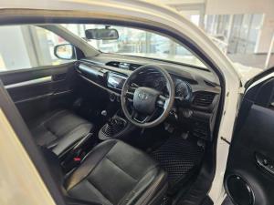 Toyota Hilux 2.0 chassis cab - Image 12