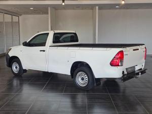 Toyota Hilux 2.0 chassis cab - Image 4