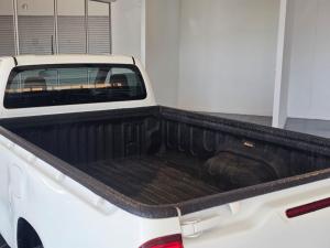 Toyota Hilux 2.0 chassis cab - Image 7