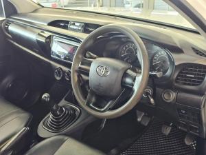 Toyota Hilux 2.0 chassis cab - Image 8