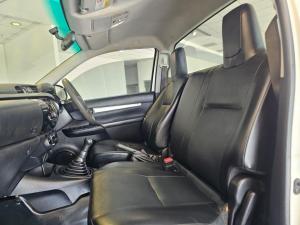 Toyota Hilux 2.0 chassis cab - Image 9