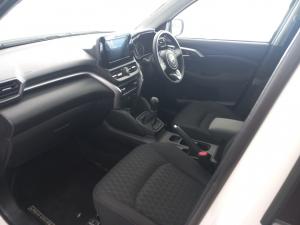 Toyota Urban Cruiser 1.5 XR manual - Image 7