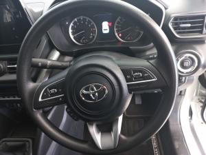 Toyota Urban Cruiser 1.5 XR manual - Image 8