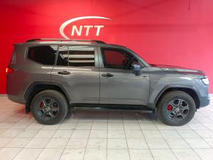 Toyota Landcruiser 300 V6 3.5T GR-S - Image 3