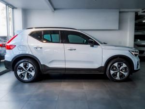Volvo XC40 B4 Plus Dark - Image 2