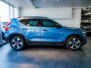 Volvo XC40 B4 Plus Dark - Image 2