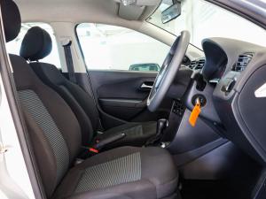 Volkswagen Polo Vivo hatch 1.6 Comfortline auto - Image 14