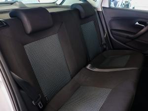 Volkswagen Polo Vivo hatch 1.6 Comfortline auto - Image 16