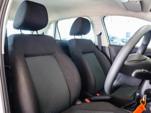 Volkswagen Polo Vivo hatch 1.6 Comfortline auto - Image 14