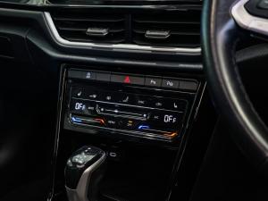 Volkswagen T-Roc 2.0TSI 4Motion R-Line - Image 11