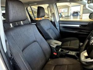 Toyota Hilux 2.4GD-6 double cab 4x4 Raider manual - Image 10