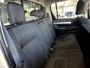 Toyota Hilux 2.4GD-6 double cab 4x4 Raider manual - Image 11
