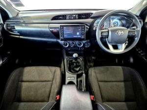 Toyota Hilux 2.4GD-6 double cab 4x4 Raider manual - Image 13