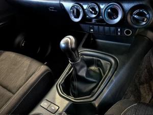 Toyota Hilux 2.4GD-6 double cab 4x4 Raider manual - Image 17