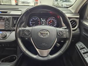 Toyota RAV4 2.2D-4D AWD VX - Image 8
