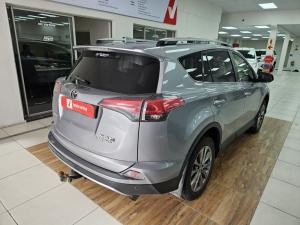 Toyota RAV4 2.2D-4D AWD VX - Image 2