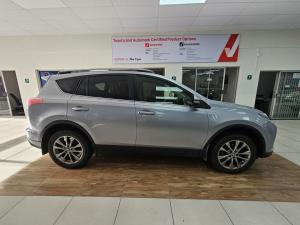 Toyota RAV4 2.2D-4D AWD VX - Image 3
