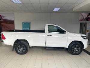 Toyota Hilux 2.4GD-6 single cab 4x4 Raider manual - Image 3