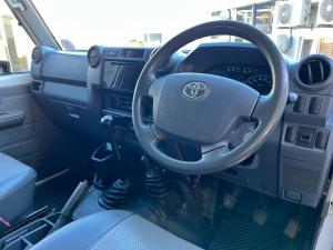 Toyota Land Cruiser 79 4.2D single cab - Image 6