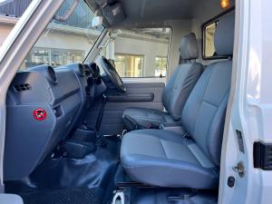 Toyota Land Cruiser 79 4.2D single cab - Image 7