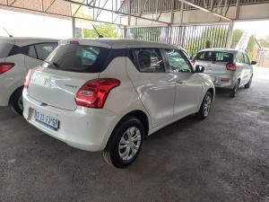 Suzuki Swift 1.2 GL manual - Image 2