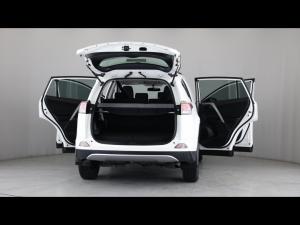 Toyota RAV4 2.0 GX auto - Image 9