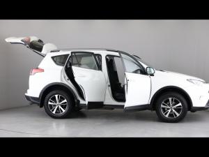 Toyota RAV4 2.0 GX auto - Image 15