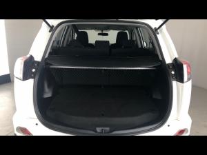 Toyota RAV4 2.0 GX auto - Image 18