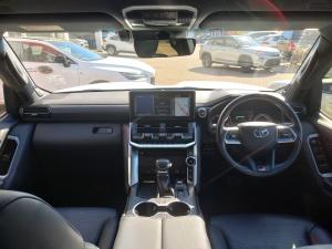 Toyota Land Cruiser 300 3.3D GR-Sport - Image 6