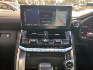 Toyota Land Cruiser 300 3.3D GR-Sport - Image 13