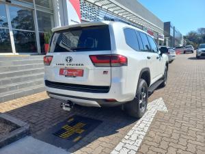 Toyota Land Cruiser 300 3.3D GR-Sport - Image 2