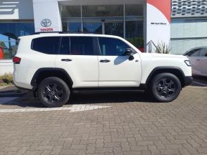 Toyota Land Cruiser 300 3.3D GR-Sport - Image 3