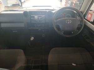 Toyota Land Cruiser 79 4.5DS/C - Image 15