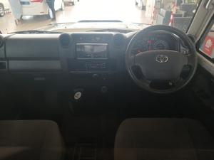 Toyota Land Cruiser 79 4.5DS/C - Image 6
