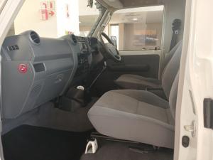 Toyota Land Cruiser 79 4.5DS/C - Image 7