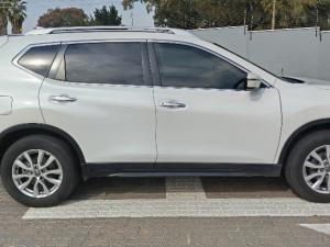 Nissan X Trail 2.5 Acenta 4X4 CVT - Image 3