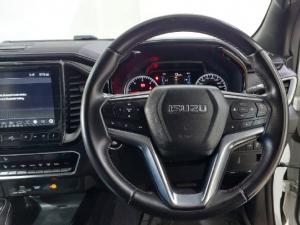 Isuzu D-Max 3.0TD double cab V-Cross - Image 12