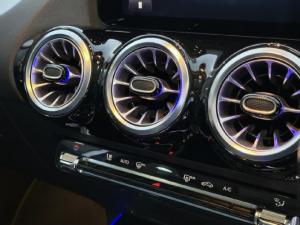 Mercedes-Benz GLA GLA200 - Image 19