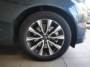 Volvo XC60 B5 AWD Plus Dark - Image 11