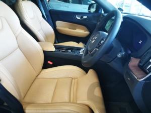 Volvo XC60 B5 AWD Plus Dark - Image 4