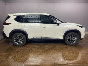 Nissan X-Trail 2.5 Visia - Image 7