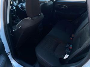 Toyota Urban Cruiser 1.5 XR manual - Image 8