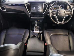Isuzu D-Max 3.0TD double cab V-Cross 4x4 - Image 11