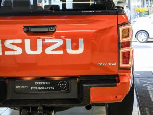 Isuzu D-Max 3.0TD double cab V-Cross 4x4 - Image 3