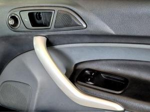 Ford Fiesta 3-door 1.6 Titanium - Image 12