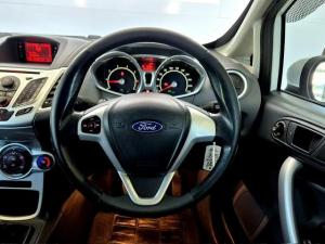 Ford Fiesta 3-door 1.6 Titanium - Image 18