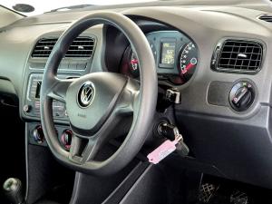 Volkswagen Polo Vivo hatch 1.6 Comfortline auto - Image 11