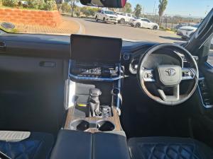 Toyota Land Cruiser 300 3.5T ZX - Image 6
